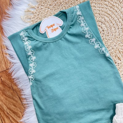 Conj. Regata com Flores Laterais e Short em Linho - Verde e Areia